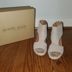 Sandals - Gentle Souls by Kenneth Cole
